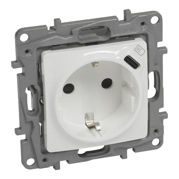 Legrand 764535 КОНТАКТ ШУКО 2P+E + USB NILOE LEGRAND - БЯЛ