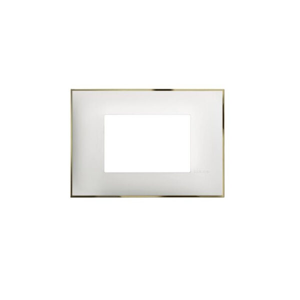 BTicino 8005543635926 3-МОДУЛНА РАМКА CLASSIA БЯЛО СЪС ЗЛАТНО