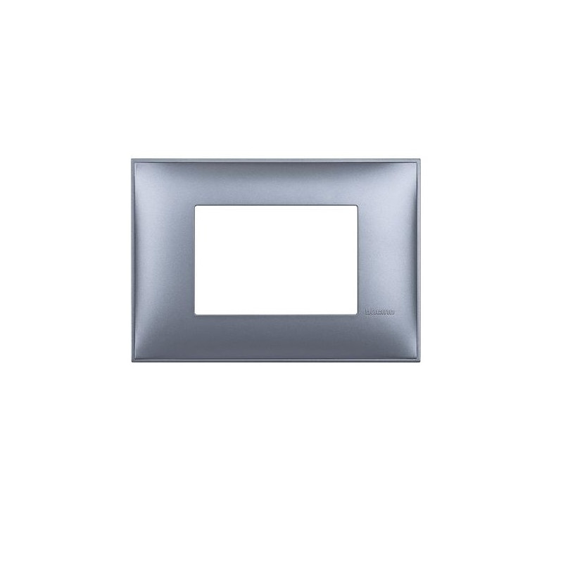 legrand-3-modulna-ramka-classia-legrand-sin-metalik.jpg BTicino 8005543633885 3-МОДУЛНА РАМКА CLASSIA СИН МЕТАЛИК