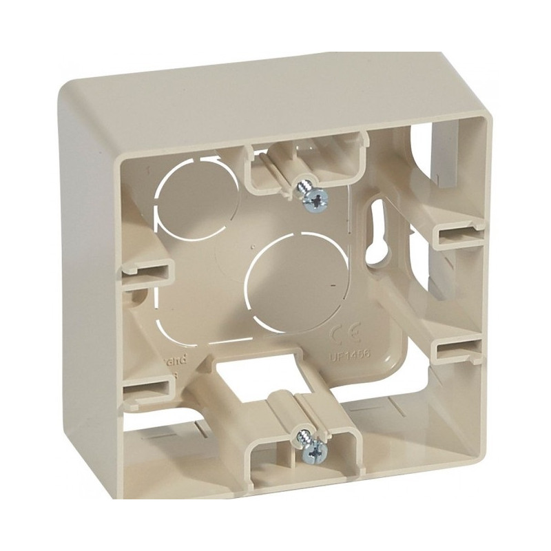 legrand-kutiya-za-otkrit-montazh-niloe-legrand-krem.jpg Legrand 3245066648989 КУТИЯ ЗА ОТКРИТ МОНТАЖ NILOE КРЕМ