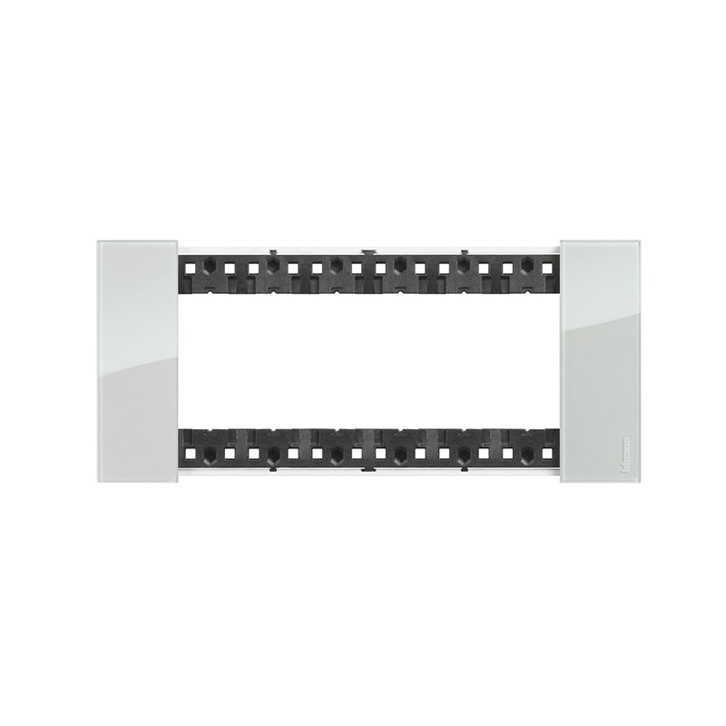 ln-ka4806da-6-modulna-nebe.jpg BTicino 8005543616789 ШЕСТМОДУЛНА РАМКА LN KA4806DA LIVING NOW НЕБЕ