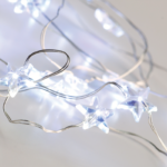 ACA Lighting X01202112 Мотив звезда – 20 LED студена бяла светлина сребриста медна тел батерии 2×AA IP20 2м + 10см 1.2W