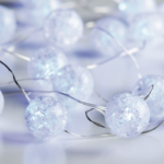 ACA Lighting X01202116 Мотив топка – 20 LED студена бяла светлина сребриста медна тел батерии 2×AA IP20 2м + 10см 1.2W