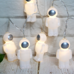 ACA Lighting X05101110 Силиконови космонавти – 10 LED топла светлина батерии 2×AA IP20 135 + 30см прозрачен кабел