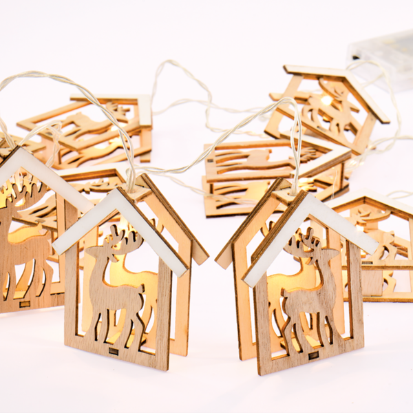 ACA Lighting X061011208 Дървена къщичка с еленска глава – 10 LED батерии 3×AA топла светлина IP20 135 + 30см прозрачен кабел