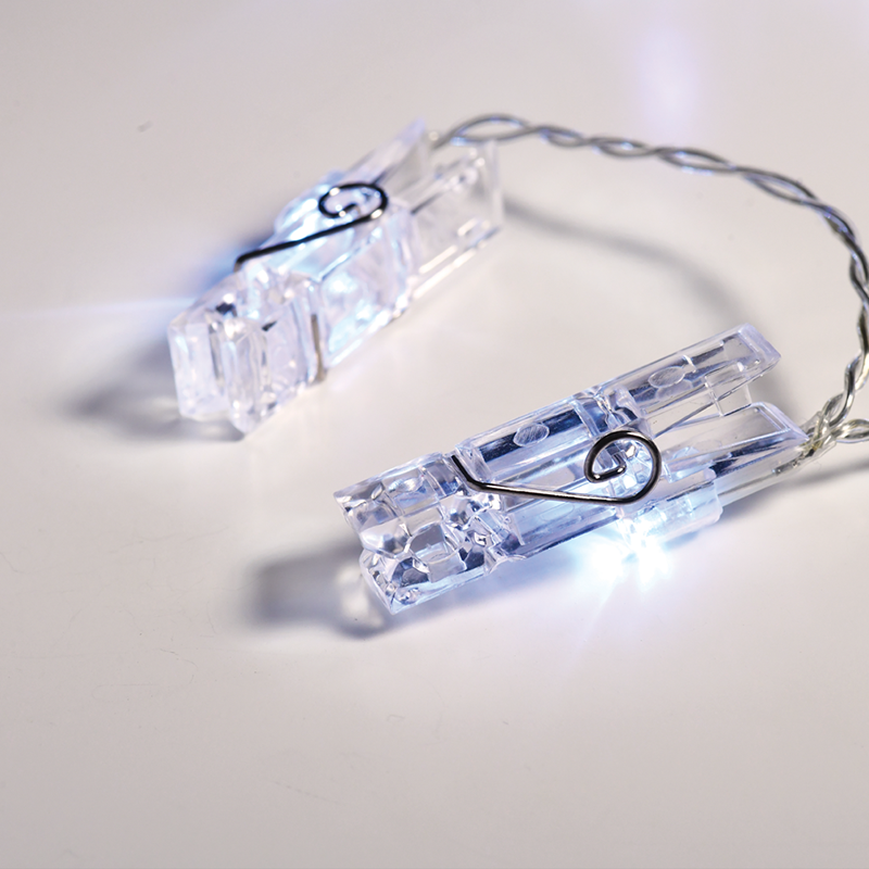 x062021332.png ACA Lighting X062021332 Пластмасови щипки – 20 LED батерии 3×AA таймер (6 ON 18 OFF) студена светлина IP20 285 + 30см прозрачен кабел