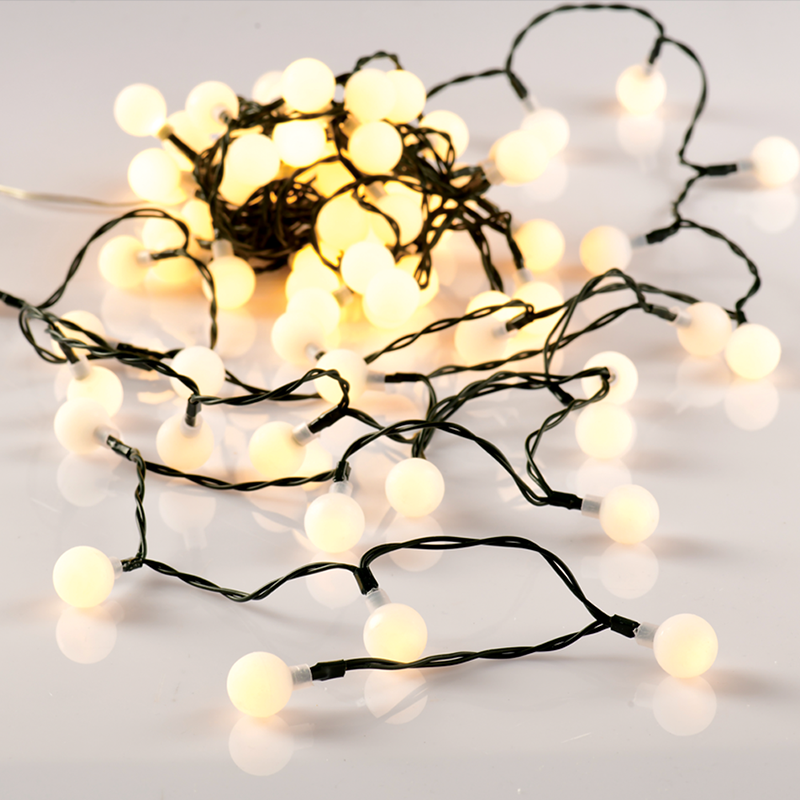 x068014201.png ACA Lighting X068014201 Бяла топка – 80 LED топла светлина 10см адаптер 4.5V постоянен режим свързваемо (макс 3) IP44 8м + 3 м
