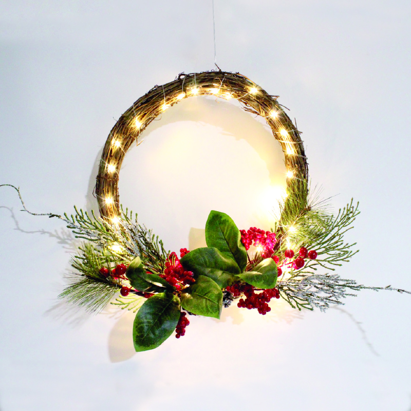 x09301112.jpg ACA Lighting X09301112 Висящ декоративен венец с плодчета 30 LED топла светлина батерии 3×AA (не са включени) IP20 Ø30см 30см кабел