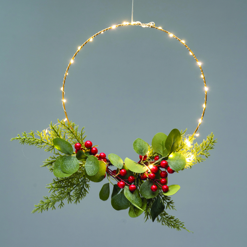 x09401114.jpg ACA Lighting X09401114 Пръстен с листа и плодчета – 40 топли LED висящо бат. (3×AA не вкл.) IP20 Ø30см 30см кабел