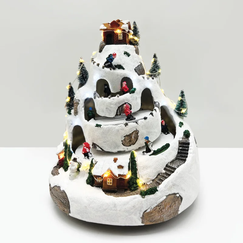 ACA Lighting X0331 LED декор топла светлина – лилаво коледно селище + ски + музика адапт. 4.5V 21×21×25см